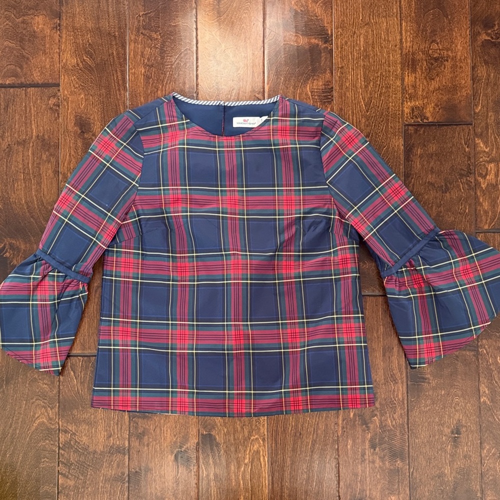 Vineyard Vines top with Ruffled Sleeves